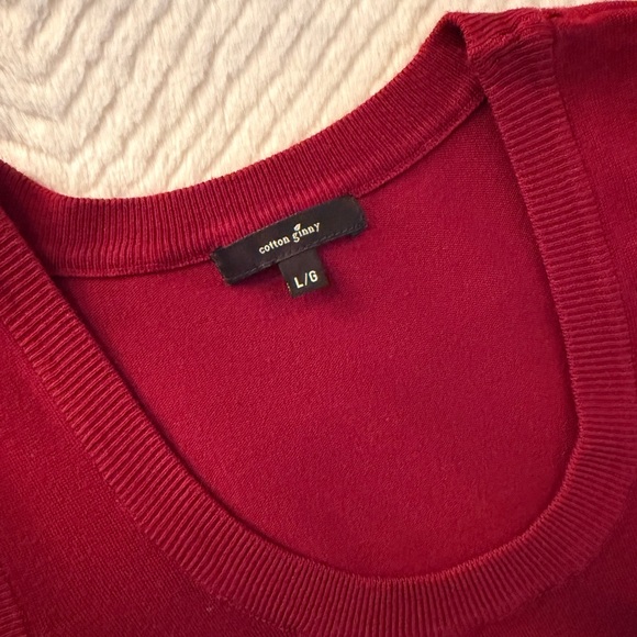 Elegant Maroon Sweater Vest - Picture 2 of 3